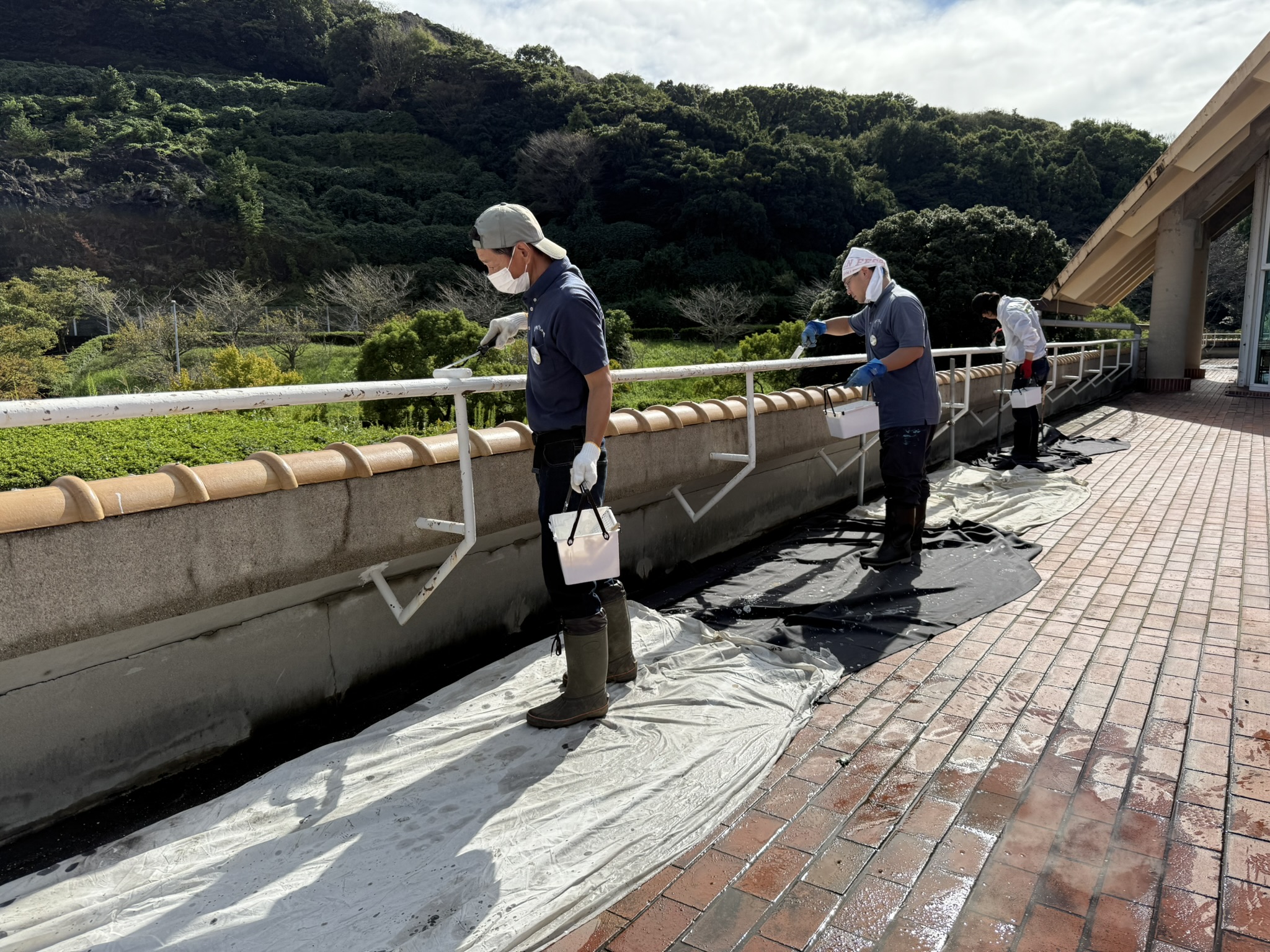 「いいいろ塗装の日」愛知こどもの国でボランティア活動をしました